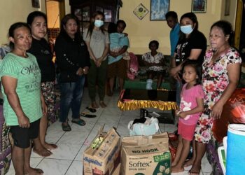 Kapitalau Katlin Mangolo Bersama Perangkat Kampung Berjuang Layani Warga Mengungsi di Tengah Ancaman Zona Merah