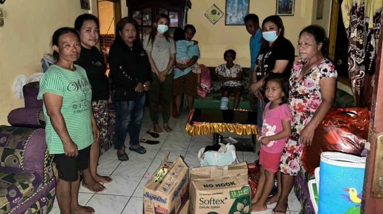 Kapitalau Katlin Mangolo Bersama Perangkat Kampung Berjuang Layani Warga Mengungsi di Tengah Ancaman Zona Merah