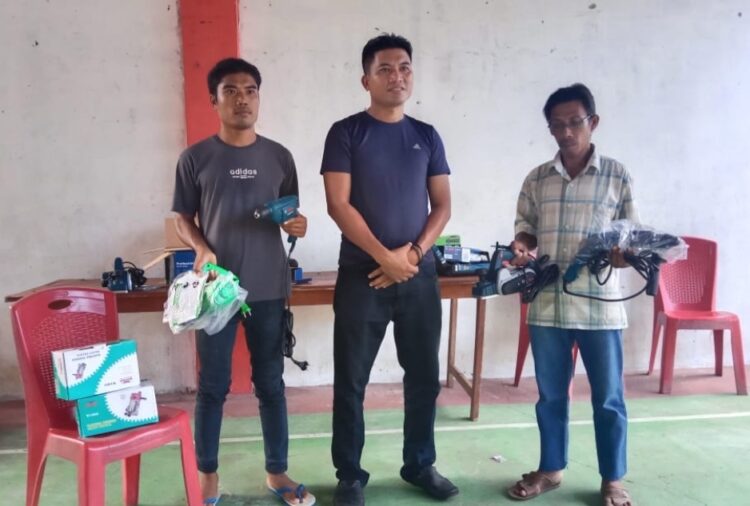 Kapitalau Rulans Makalare Alokasikan Anggaran Rp43 Juta Untuk Bantuan Pertukangan dan Perbengkelan