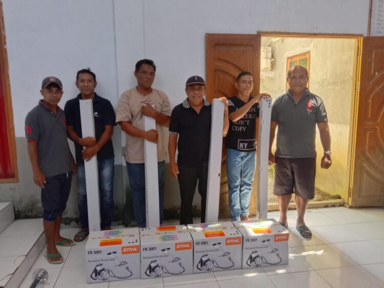 Sejumlah Petani di Kampung Tulusan Terima Bantuan Mesin Paras, Ini Harapan Kapitalau Pdt Hibor Sawori