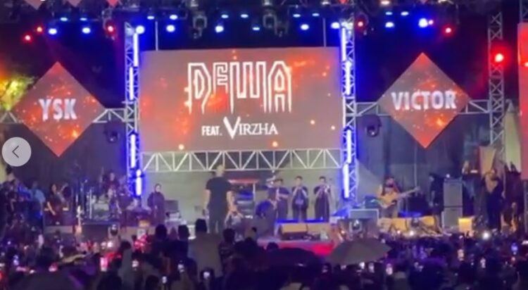 Kampanye Akbar Yulius Selvanus Komaling – Victor Mailangkay di Manado Dihadiri Dewa 19