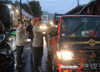Dipimpin Kasat Reskrim IPTU Rofly Saribatian, Polres Sitaro Berbagi Takjil