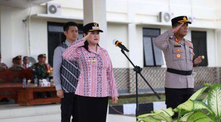 Untuk Pertama Kalinya Bupati CHIKA Pimpin Apel Gelar Pasukan Dalam Rangka Operasi Ketupat Samrat 2025