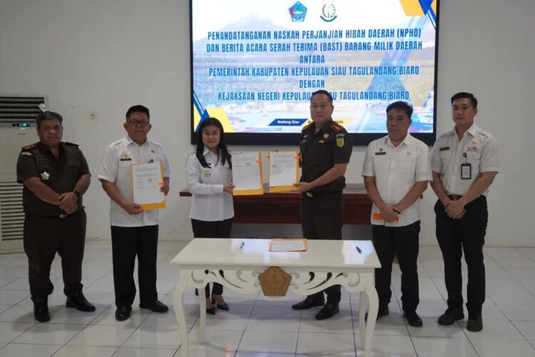 Bupati Chyntia I Kalangit dan Kajari Teken NPHD dan BAST Barang Milik Daerah