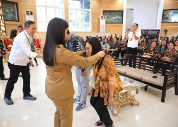 Buka Giat Lokakarya Implementasi Kurikulum Merdeka, Ini Pesan Bupati Chyntia I Kalangit Kepada Para Peserta