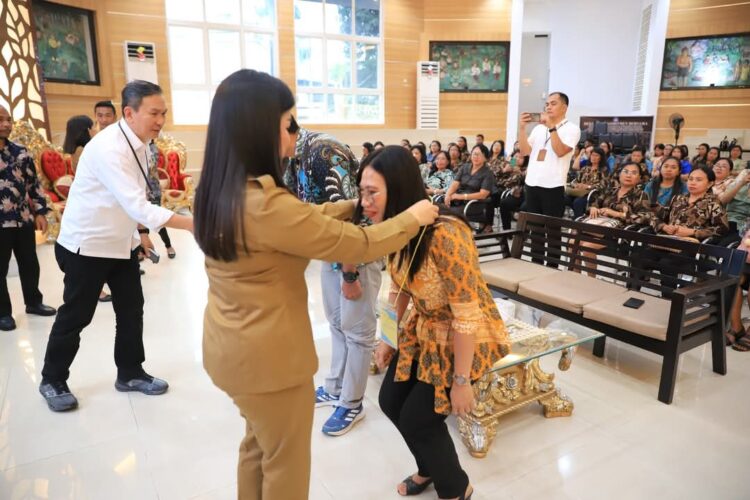 Buka Giat Lokakarya Implementasi Kurikulum Merdeka, Ini Pesan Bupati Chyntia I Kalangit Kepada Para Peserta