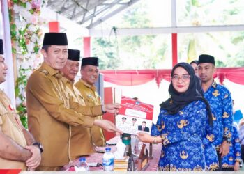 Bupati Bolsel Serahkan SK PPPK Formasi 2024, Tekankan Disiplin Kerja