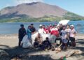 Peduli Lingkungan, Pemerintah Kampung Barangka Pehe Gelar Aksi Bersih Pantai di Lokasi Wisata