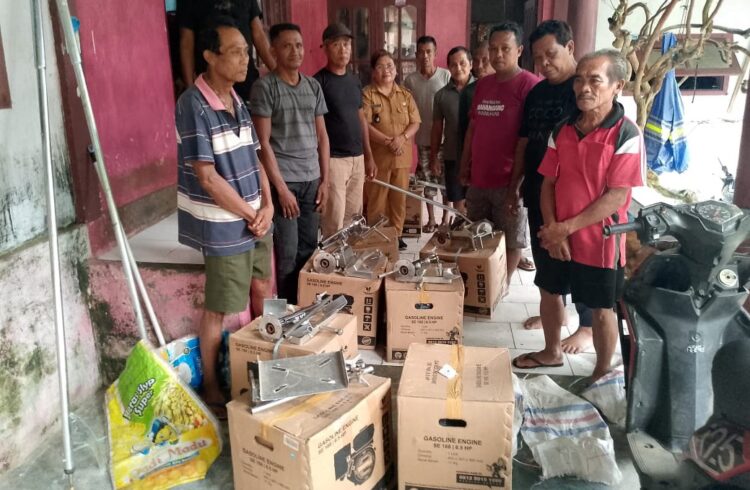 Nelayan di Kampung Mahangiang Terima Bantuan Perahu dan Mesin, Ini Harapan Kapitalau Katlin Mangolo