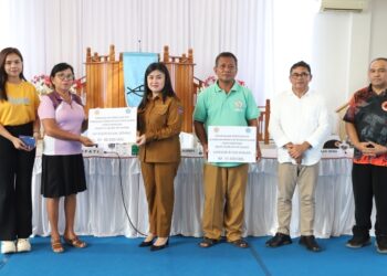 Bupati Sitaro Salurkan Bantuan Stimulan Perbaikan Rumah Rusak Pasca Erupsi Gunung Ruang