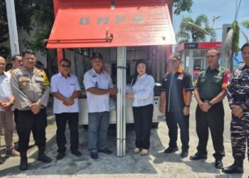 Bupati Chyntia Salurkan Bantuan 35 Ribu Lembar Seng Kepada Warga Terdampak Erupsi Gunung Ruang