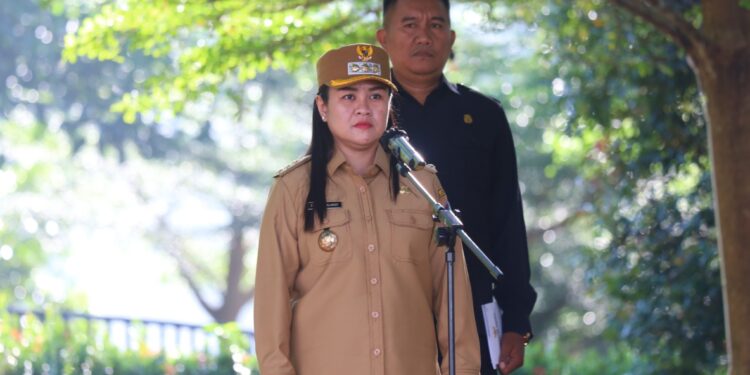 Bupati Chyntia Kalangit Tekankan Disiplin, Etos Kerja, serta Harmoni ASN dalam Apel Perdana