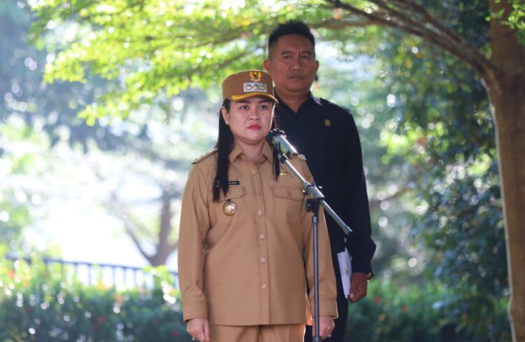Bupati Chyntia Kalangit Tekankan Disiplin, Etos Kerja, serta Harmoni ASN dalam Apel Perdana